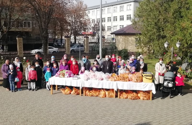 КЧР. Пятигорская и Черкесская епархия ко Дню народного единства провела акцию «Единением спасёмся»
