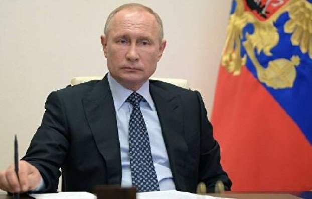 Президент России наградил орденом Мужества экипаж сбитого Азербайджаном вертолета Ми-24