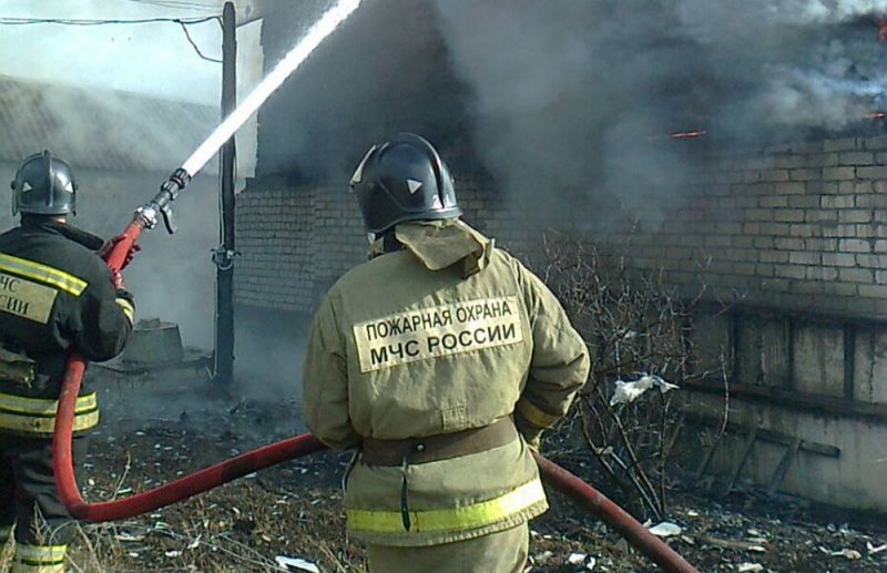 РОСТОВ. Пожар в 4-х квартирном доме в г. Новошахтинске
