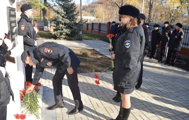 РОСТОВ. В Шахтах полицейские вспоминают погибших сотрудников