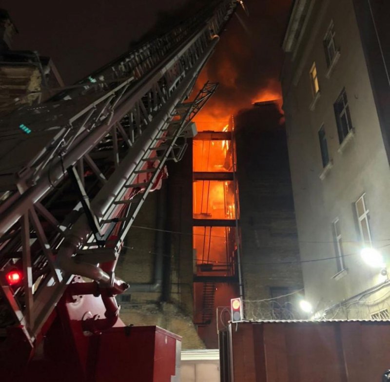 РОСТОВ. В связи с пожаром в центре Ростова из жилых домов эвакуировали 59 жителей