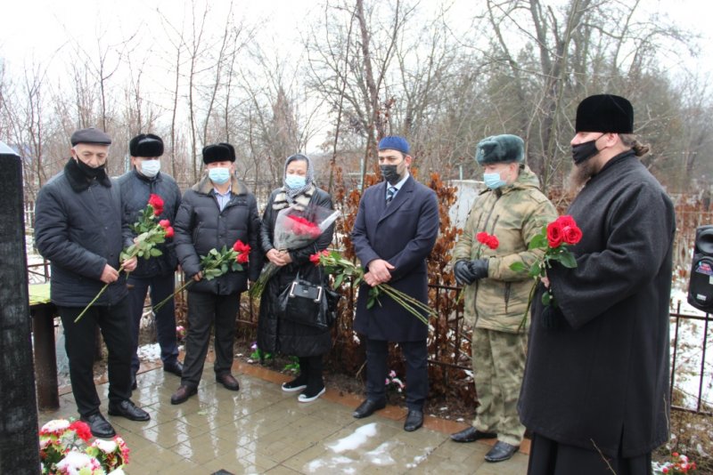 ЧЕЧНЯ. Военнослужащие ОГВ(с) почтили память Героя Советского Союза Петра Крутова