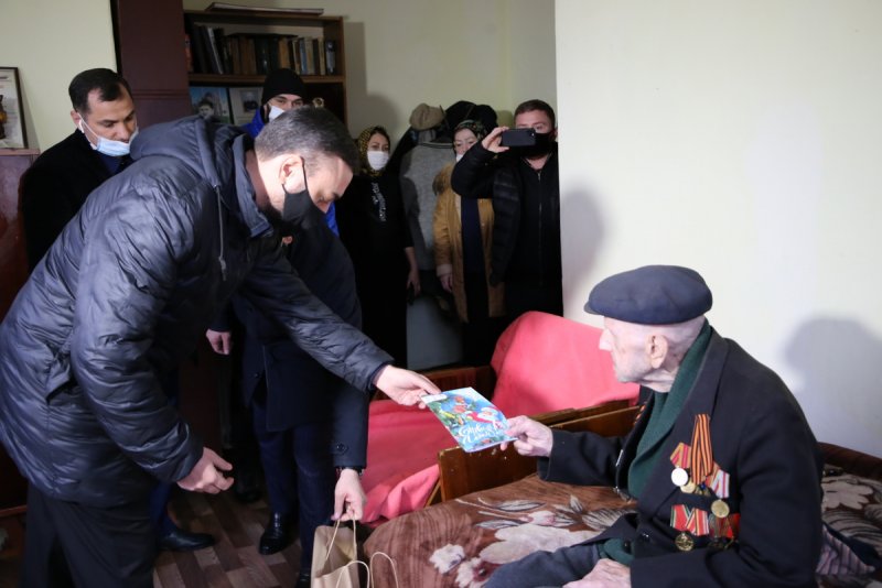 ЧЕЧНЯ. Ветеранам передали продукты для праздничного стола от «Единой России».