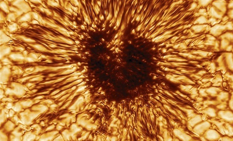 Астрономы показали самый подробный снимок пятна на Солнце