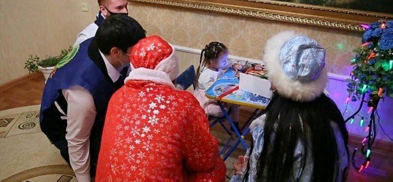 ЧЕЧНЯ. Активисты «Молодой Гвардии» ЧР поздравили детей с ОВЗ с наступающим Новым Годом