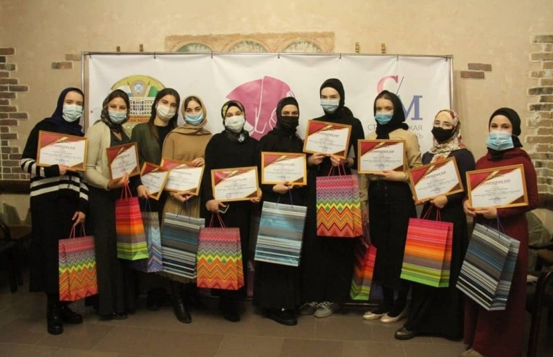 ЧЕЧНЯ. В Грозном для девушек из малоимущих семей провели обучающие курсы по пошиву одежды