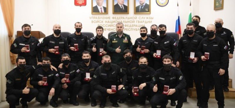 ЧЕЧНЯ. Начальник чеченского Управления Росгвардии вручил ведомственную награду руководителю Секретариата Главы Чеченской Республики