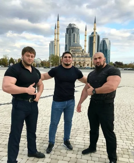 ЧЕЧНЯ. Почему в Чечне невозможно увидеть курящего на улице?