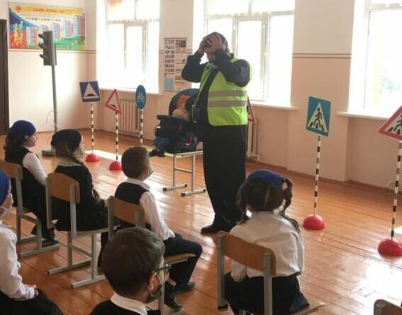 ЧЕЧНЯ.  Тренинг по безопасности дорожного движения для учащихся начальных классов прошел в поселке Долинский Чеченской Республики