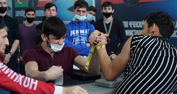 ЧЕЧНЯ. В ЧР провели первенство по армрестлингу среди юниоров