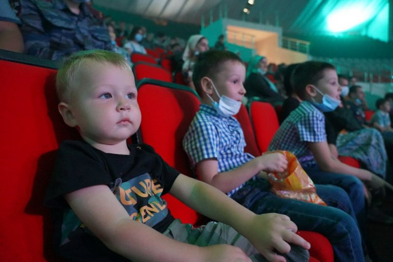 ЧЕЧНЯ. В Грозном дети погибших сотрудников Росгвардии посетили цирковое представление