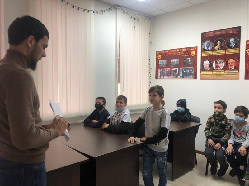 ЧЕЧНЯ. В Курчалоевской детской школе искусств прошло познавательное мероприятие "Дорога без опасностей"