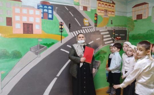ЧЕЧНЯ.  В  селе Аллерой провели конкурс для школьников на знание правил дорожного движения