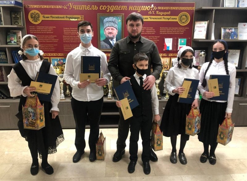 ЧЕЧНЯ. В столице одаренным детям вручили гранты Мэра Грозного