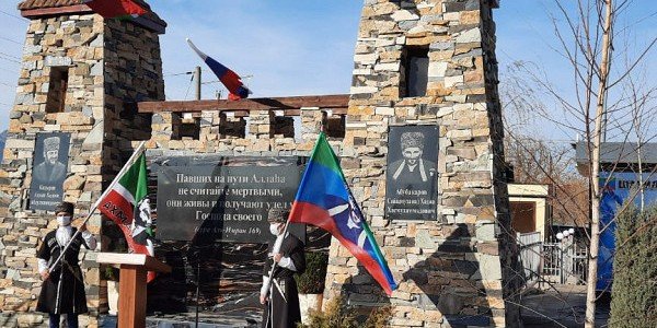 ЧЕЧНЯ. Обновленный мемориал памяти Ахмат-Хаджи Кадырова открыли в Новом Хушете