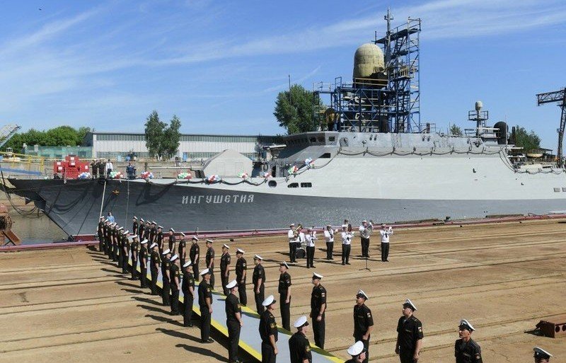 ИНГУШЕТИЯ. Малый ракетный корабль «Ингушетия» на боевых учениях успешно уничтожил макеты плавающих мин