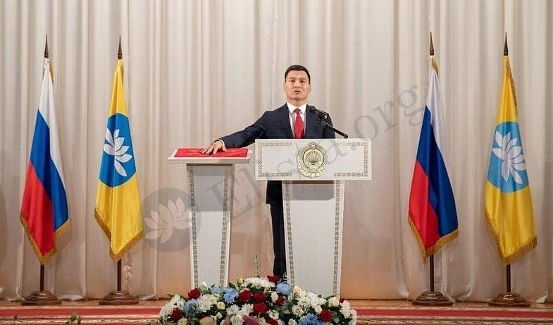КАЛМЫКИЯ. Главы Калмыкии Бату Хасикова поздравил с Днём Конституции Российской Федерации