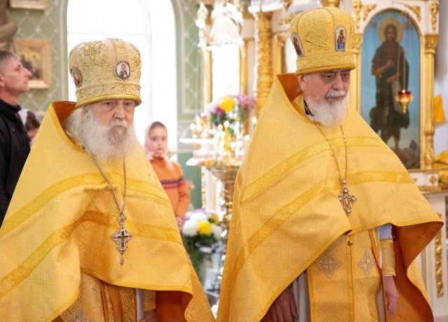 КЧР. Архиепископ Феофилакт совершил литургию в Никольском храме Пятигорска
