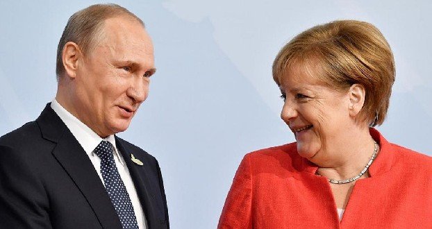 Путин и Меркель обсудили Навального и Карабах