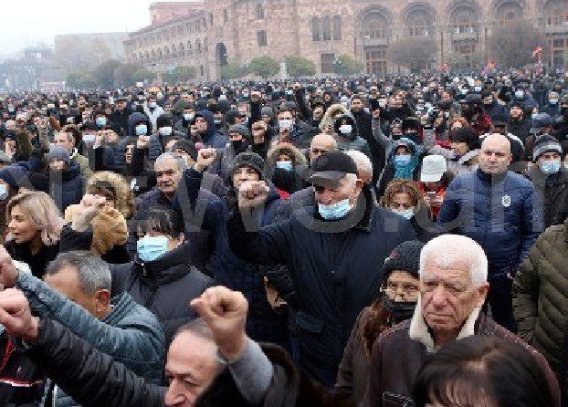 Российские СМИ о митингах оппозиции и событиях в столице Армении