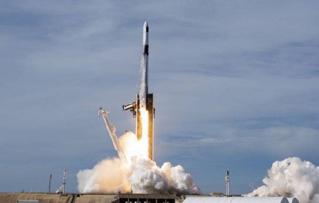 SpaceX запустит на орбиту американский спутник связи Sirius SXM-7