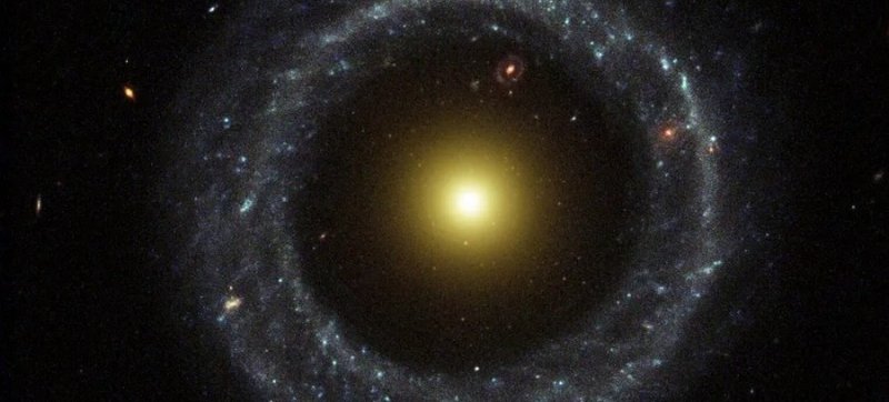 Телескоп Hubble заснял галактику, похожую на кольцо
