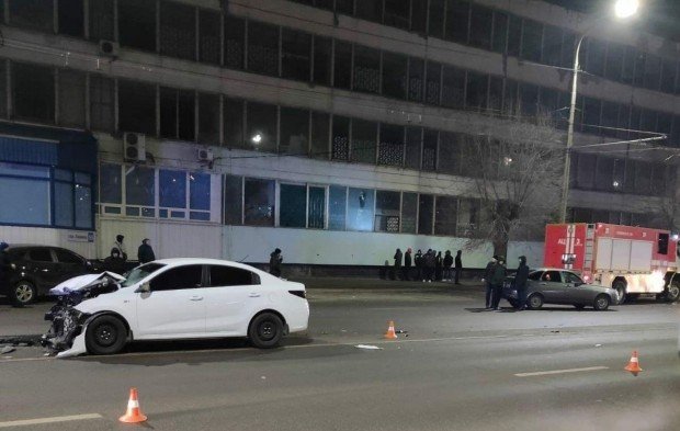 ВОЛГОГРАД. СК ищет очевидцев ДТП с ВАЗом и Kia Rio в центре Волгограда