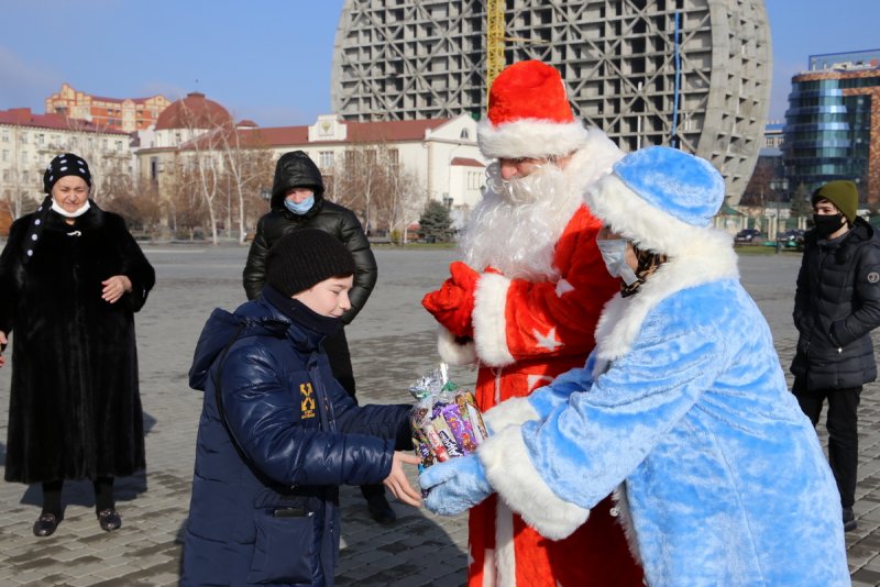 ЧЕЧНЯ. Для детей из малообеспеченных семей организовали поход на столичную ёлку