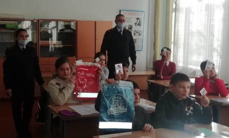 АДЫГЕЯ. Госавтоиснпекторы Адыгеи продолжают обучать школьников республики основам дорожной безопасности