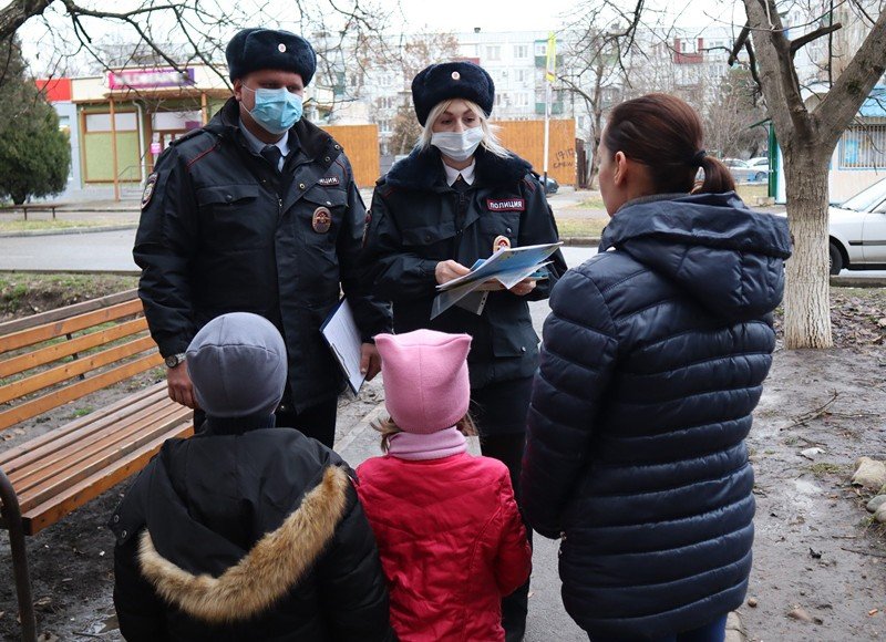 АДЫГЕЯ. В Адыгее сотрудники полиции поздравили детей из многодетных семей с Новым годом