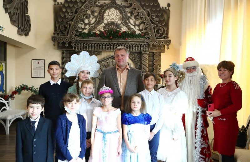 АСТРАХАНЬ. Губернатор Игорь Бабушкин встретился с детьми за несколько часов до Нового года