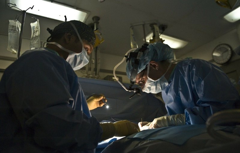 АСТРАХАНЬ. Молодую пациентку с редкой болезнью спасли астраханские хирурги