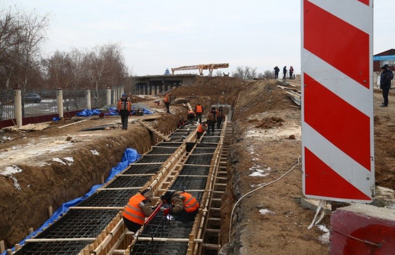 АСТРАХАНЬ. В Астрахани для ремонта Милицейского моста привлекают дополнительных рабочих
