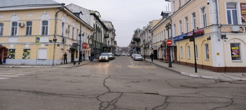 АСТРАХАНЬ. В Астрахани, несмотря на праздники, продолжается ремонт дорог