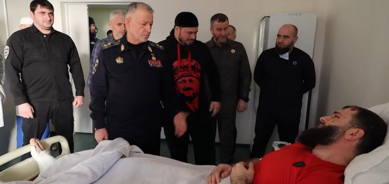 ЧЕЧНЯ. Абузайд Висмурадов посетил бойцов, раненных во время спецоперации по уничтожению банды Бютукаева