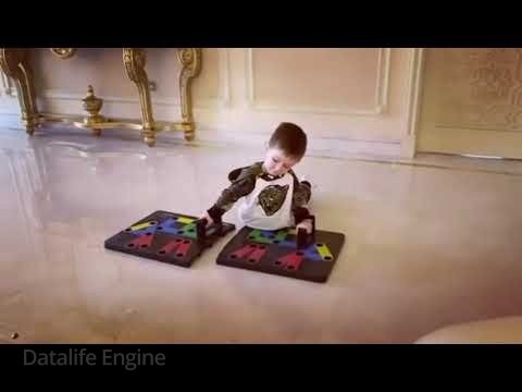 ЧЕЧНЯ. Маленький Юсуф точь в точь копирует Рамзана Кадырова в отжиманиях (Видео).