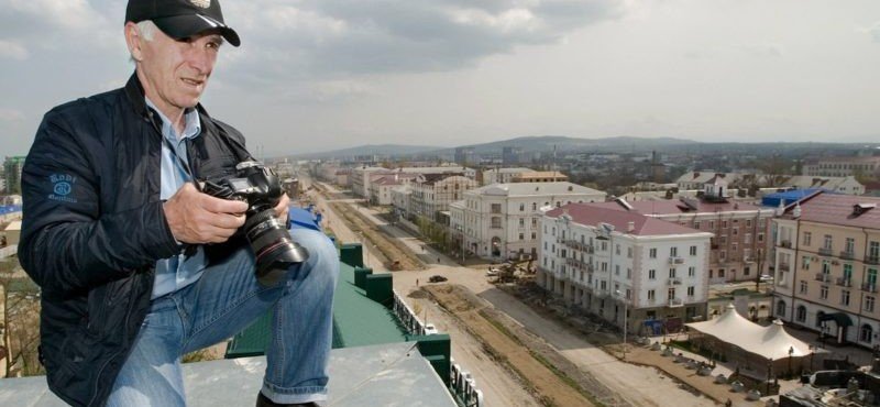 ЧЕЧНЯ. Сайд-Хусейн Царнаев всецело посвятил себя служению и воспеванию родной республики