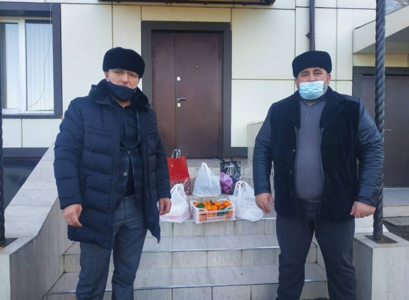 ЧЕЧНЯ. Валид Зайналабдиев передал сладости и фрукты для врачей, работающих в красной зоне