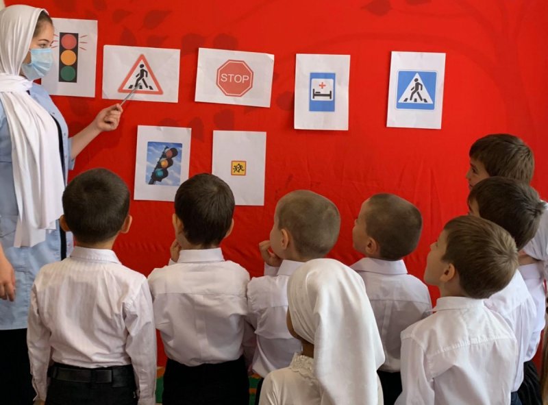 ЧЕЧНЯ. В дошкольных учреждениях Курчалоевского района проходят мероприятия «Веселый светофор»