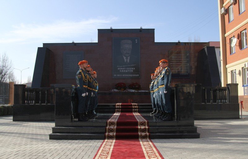 ЧЕЧНЯ. В Главном управлении МЧС России по ЧР торжественно открыли мемориал Ахмату-Хаджи Кадырову