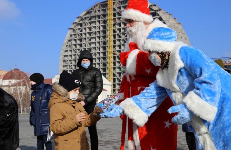 ЧЕЧНЯ. В Грозном для детей из малообеспеченных семей организовали поход на столичную ёлку