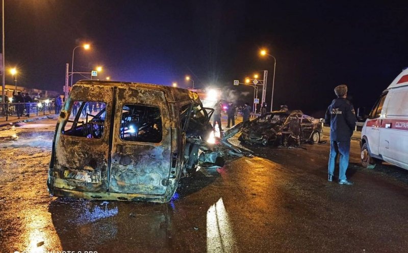 ЧЕЧНЯ. В пожаре после столкновения машин в Гудермесском районе погиб водитель