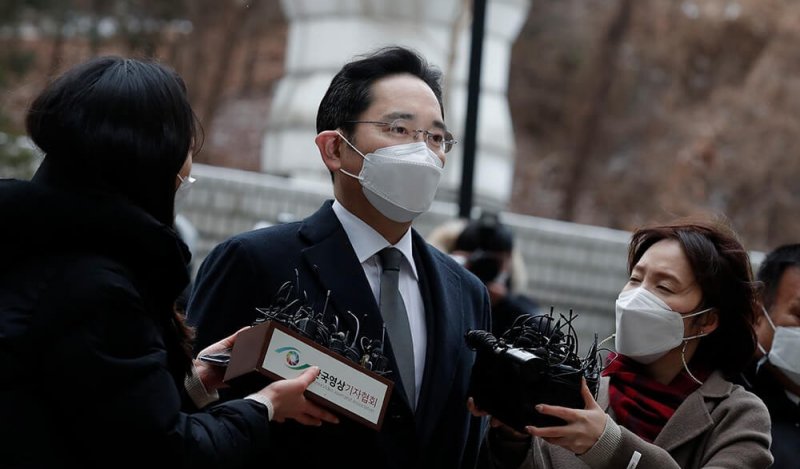 ЧЕЧНЯ. Вице-президента Samsung приговорили к 2,5 годам тюрьмы за взятку бывшему президенту Южной Кореи