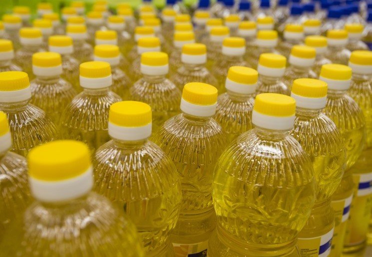 ЧЕЧНЯ. Жителям Аргуна и Шелковского района раздали более 12 тыс. бутылок масла