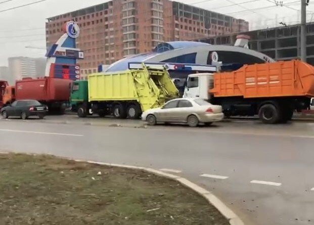 ДАГЕСТАН. В Каспийск прибыла техника для решения проблемы с мусором
