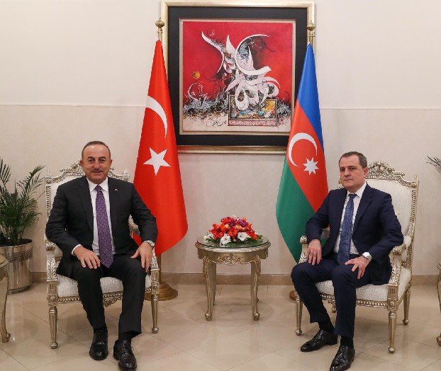 Джейхун Байрамов и Мевлут Чавушоглу обсудили текущую ситуацию в Карабахе