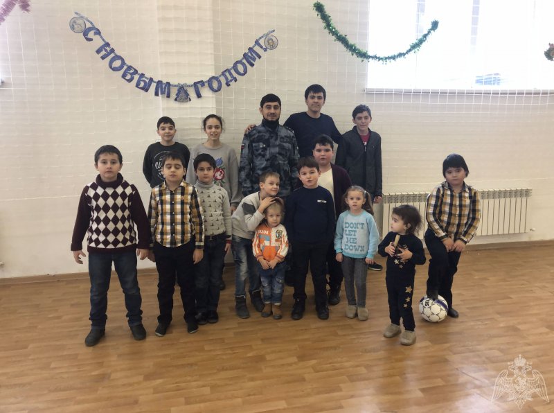 ИНГУШЕТИЯ. В Ингушетии росгвардейцы поздравили детей погибших сослуживцев с Новым годом
