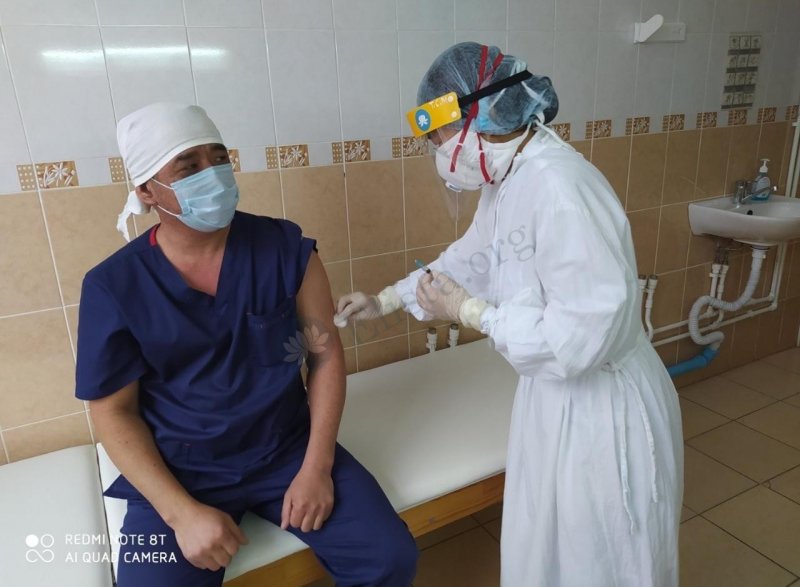 КАЛМЫКИЯ. В Калмыкии продолжается вакцинация медицинских работников учреждений здравоохранения