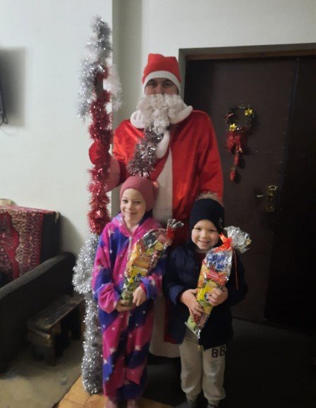 КБР. «Полицейский Дед Мороз» Зольского района поздравил многодетные семьи