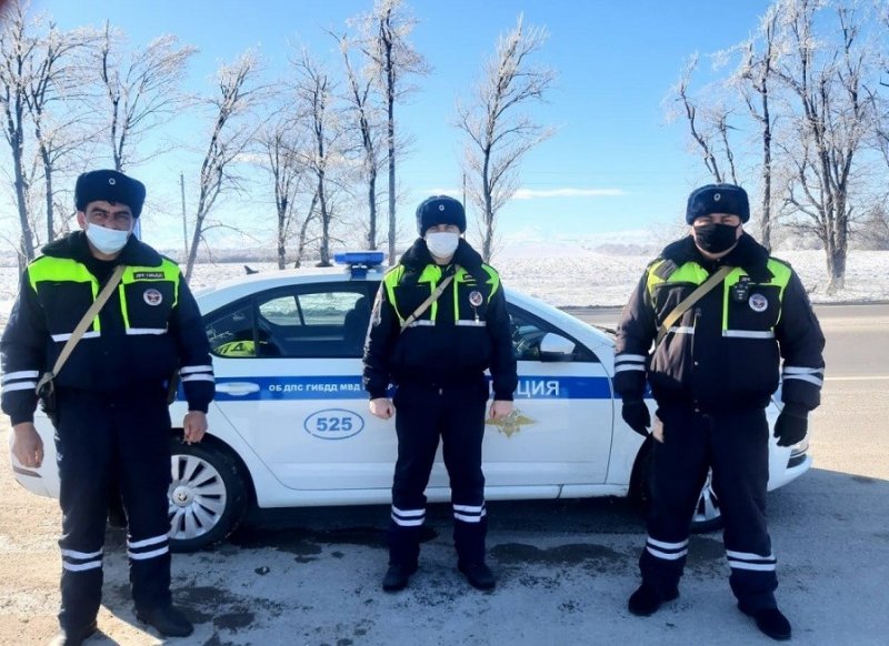 КБР. В КБР полицейские выручили застрявшего на трассе автомобилиста